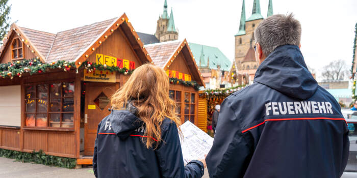 : Feuerwehr und Fachämter überprüfen Händler vor Eröffnung des Weihnachtsmarktes